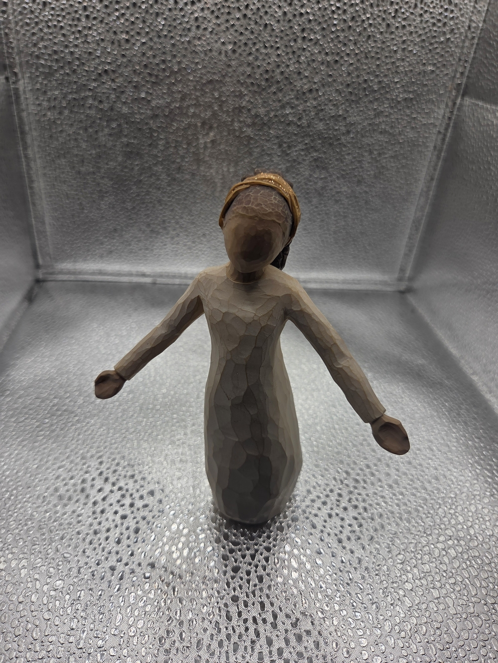 Willow Tree Blessings figurine by Susan Lordi, released in 2007 by DEMDACO